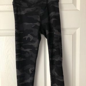 Camo Girls Cropped Leggings